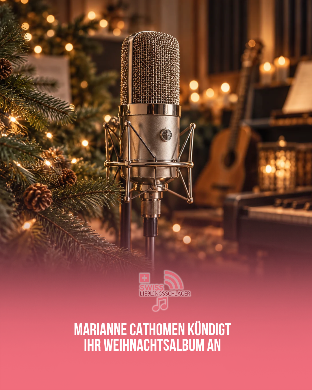 Studiomikrofon in warmer winterlicher Musikdekoration.